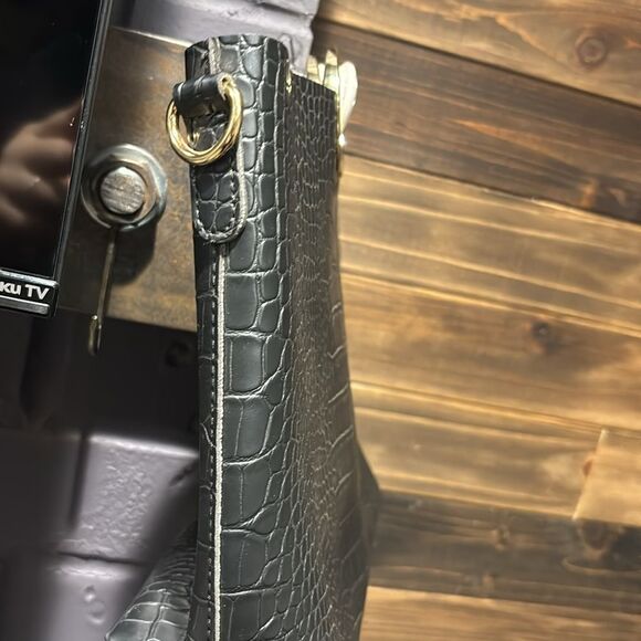 Black Reptile Textured Purse with Good Tone Top Handles Bag - Picture 3 of 7